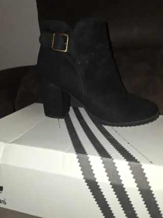 Botín Adidas Negro Tacón Hebilla