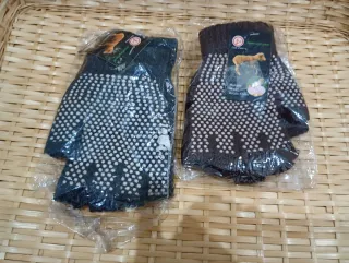 Guantes de lana con puntos antideslizantes