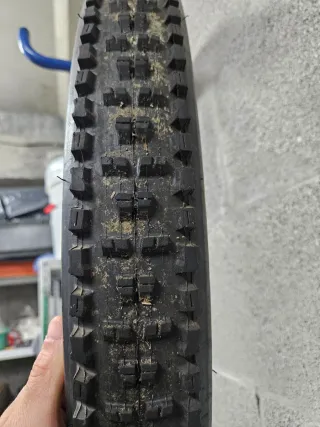 Cubierta Maxxis High Roller