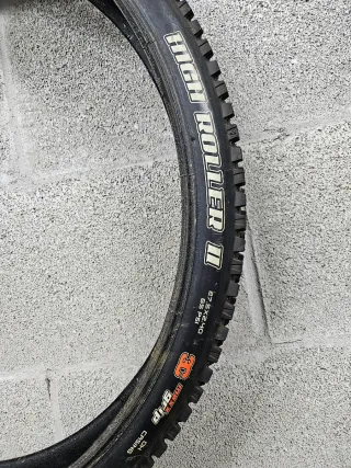 Cubierta Maxxis High Roller