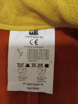 Chaqueta de soldador naranja y amarilla