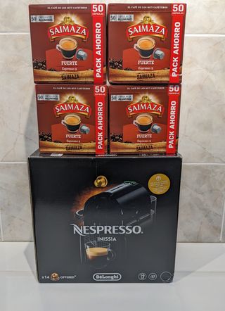 Cafetera Nespresso Inissia Negra + Regalo