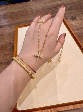 Collar Cruz Flor Brillante