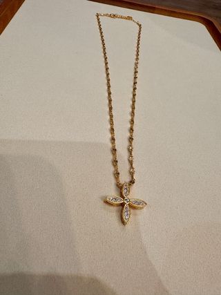 Collar Cruz Flor Brillante