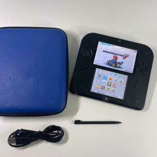 Nintendo 2DS Mario Kart 7 con gioco e accessori