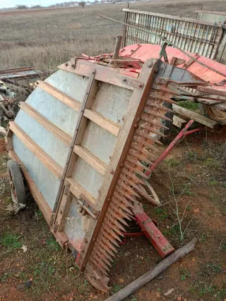 Máquina de segar antigua