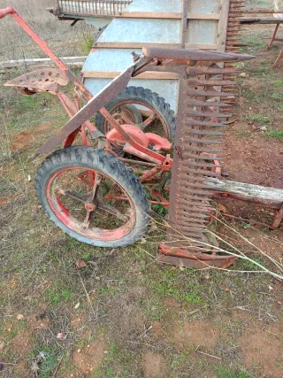 Máquina de segar antigua