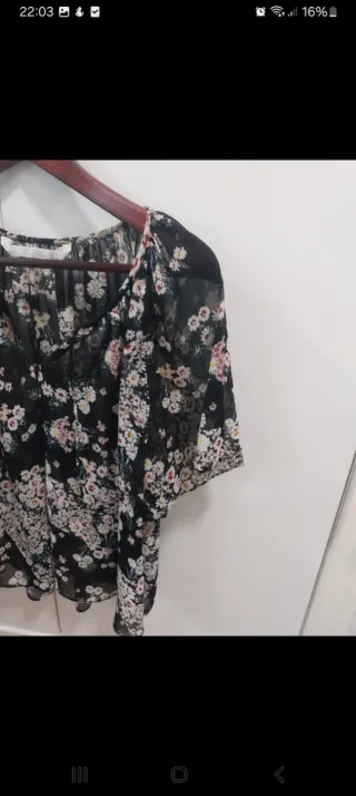 Blusa Zara flores transparente Talla S