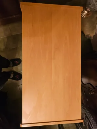 Mesa de ordenador con ruedas