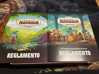 Exploradores de Navoria deluxe + expansión + tapet