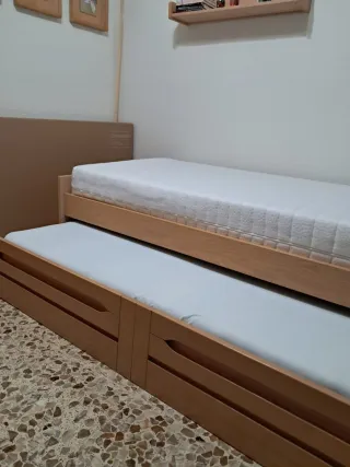 Cama nido de madera y los colchones son nuevos y