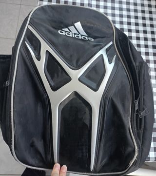 Mochila Adidas Negra y Plateada