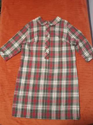 Vestido de cuadros gris y rojo