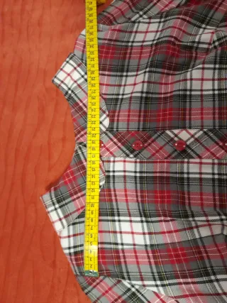 Vestido de cuadros gris y rojo