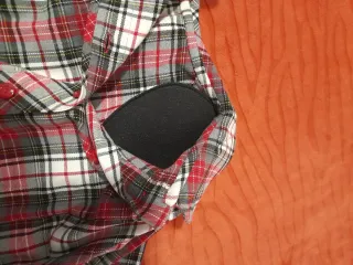 Vestido de cuadros gris y rojo