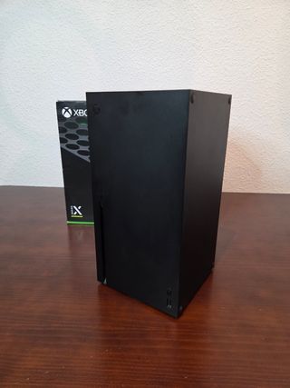 Xbox Series X con caja + Lote de Juegos + Extras