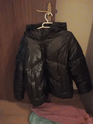 Chaqueta acolchada negra Zara como nueva