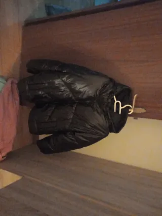 Chaqueta acolchada negra Zara como nueva