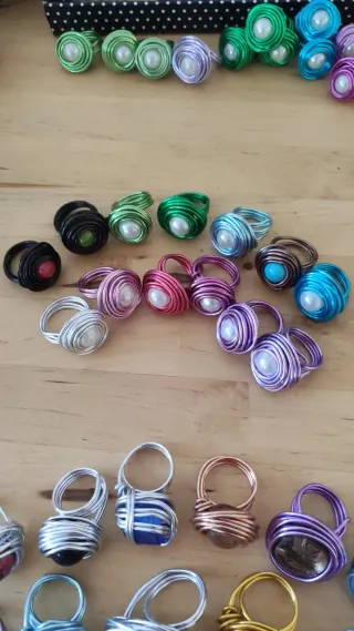 Anillo verde pastel con perla adaptable