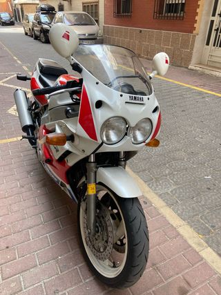 YAMAHA FZR 600 GENESIS