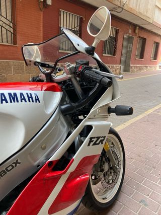 YAMAHA FZR 600 GENESIS