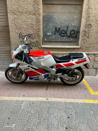 YAMAHA FZR 600 GENESIS
