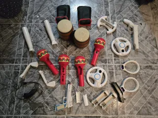 Accessori Wii: Volanti, Racchette, Batterie