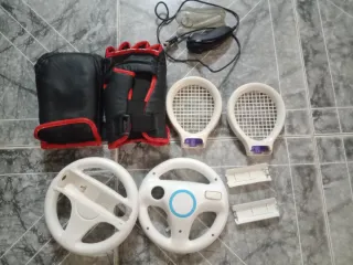 Accessori Wii: Volanti, Racchette, Batterie