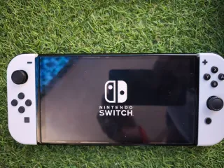 Nintendo Switch OLED + FIFA 25