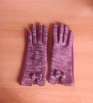 Guantes rosa y violeta con lazo