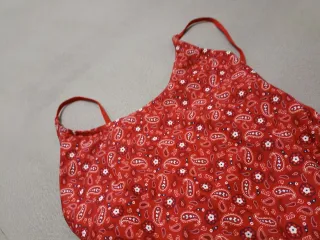 Bañador rojo con estampado paisley