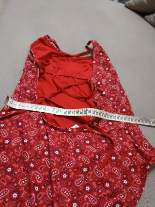 Bañador rojo con estampado paisley