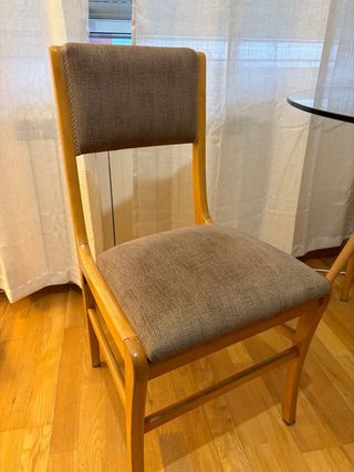 Mesa de centro madera, 4 sillas y mueble TV