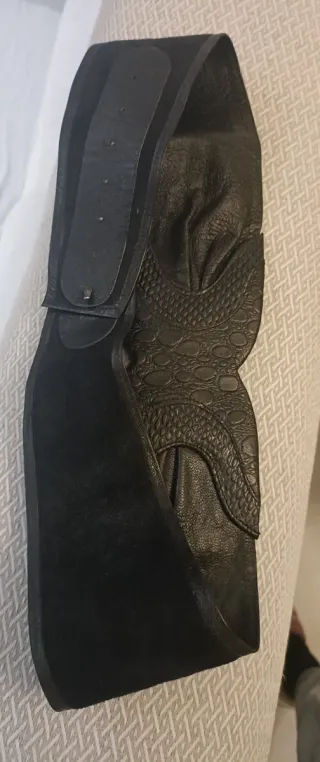 Cinturón de piel negro