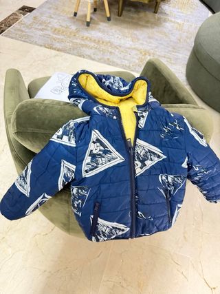 Abrigo reversible Guess niño azul y amarillo 3anos
