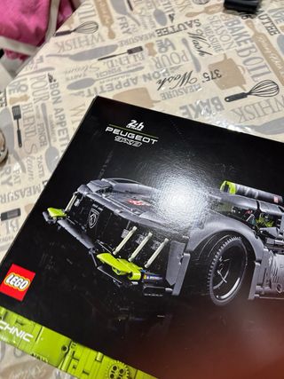 LEGO Technic Peugeot 9X8 24h Le Mans