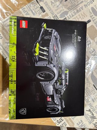 LEGO Technic Peugeot 9X8 24h Le Mans