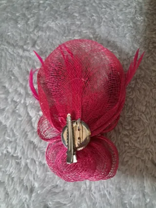 Tocado fiesta/boda plumas y red rosa