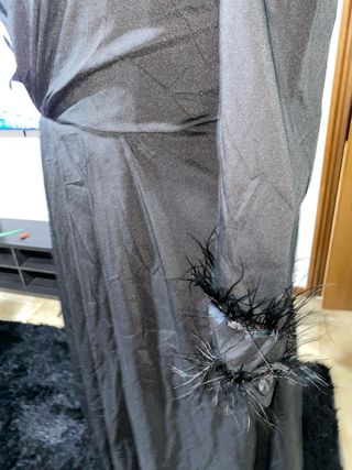 Abito lungo nero con piume