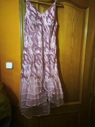 Vestido fiesta rosa lentejuelas volantes