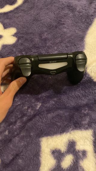 PS4 (PlayStation 4) Negra+dos mandos y GTA 5