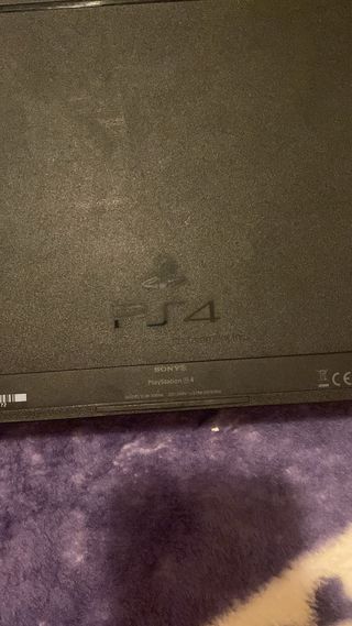 PS4 (PlayStation 4) Negra+dos mandos y GTA 5