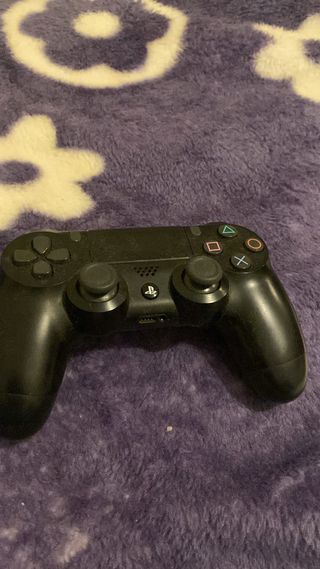 PS4 (PlayStation 4) Negra+dos mandos y GTA 5