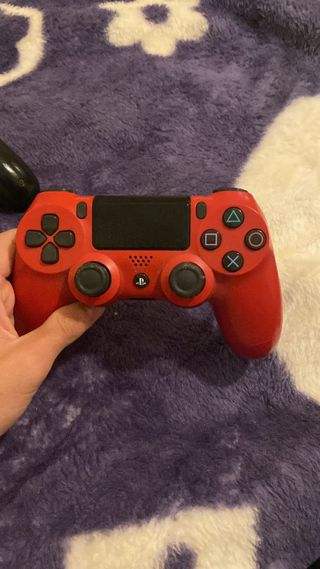 PS4 (PlayStation 4) Negra+dos mandos y GTA 5