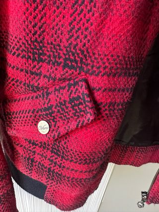 Cazadora Vans cuadros roja y negra