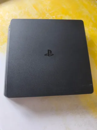 PS4 (PlayStation 4) Negra + Mando + 2 Juegos