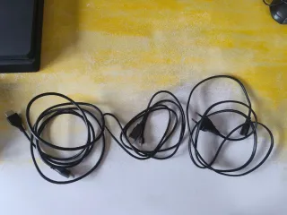 PS4 (PlayStation 4) Negra + Mando + 2 Juegos