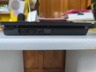 PS4 (PlayStation 4) Negra + Mando + 2 Juegos