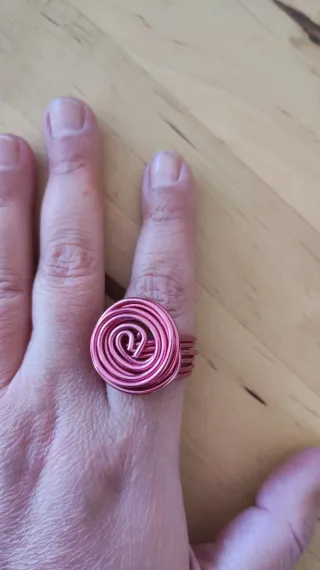 Anillo espiral rosa adaptable