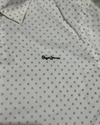 Camisa blanca con estampado